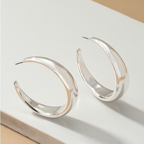 Silver plated shiny lightweight hollow earrings - Picture 4 of 5